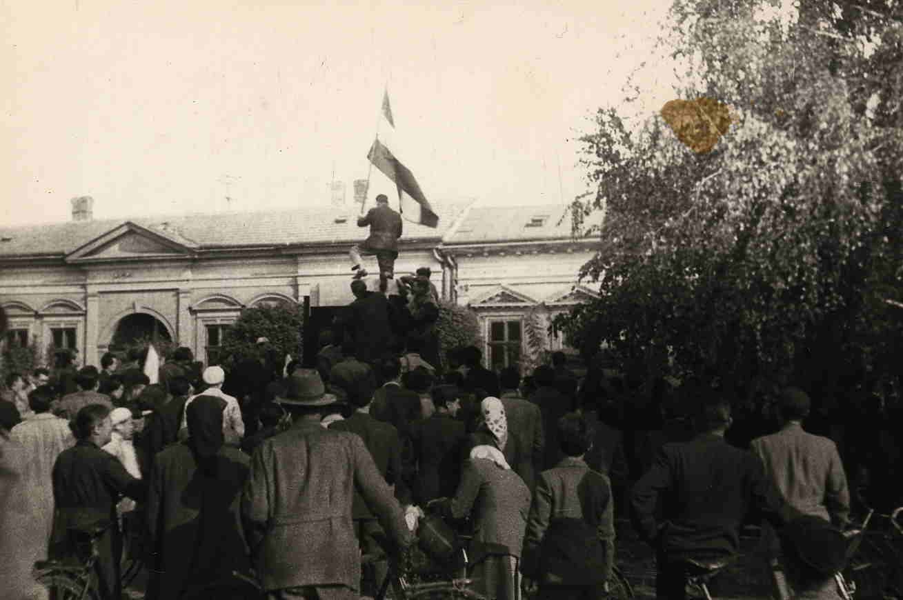 Nyíregyháza, 1956 október 27. Lovasszobor ledöntése