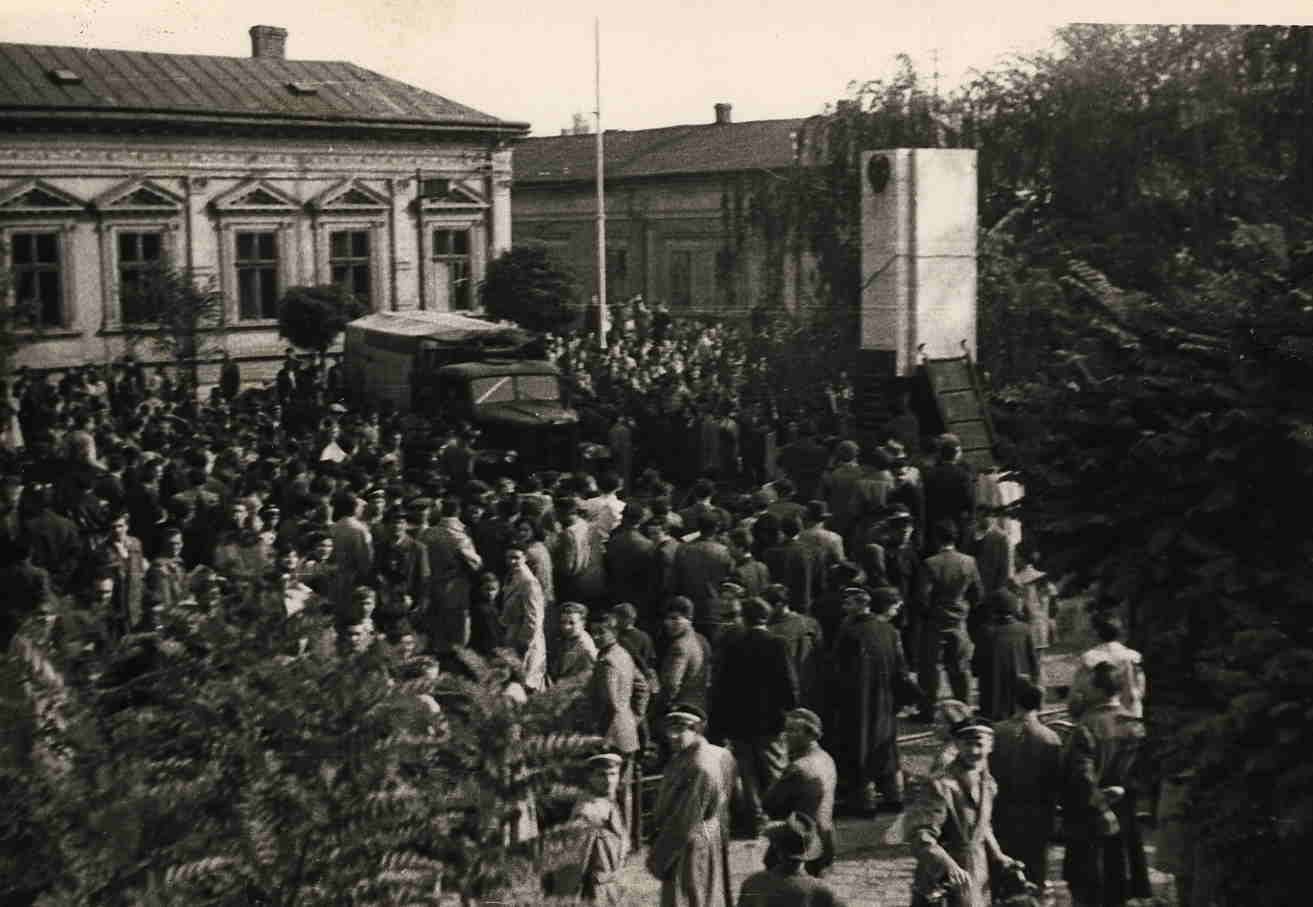 Nyíregyháza, 1956 október 27.Lovasszobor ledöntése