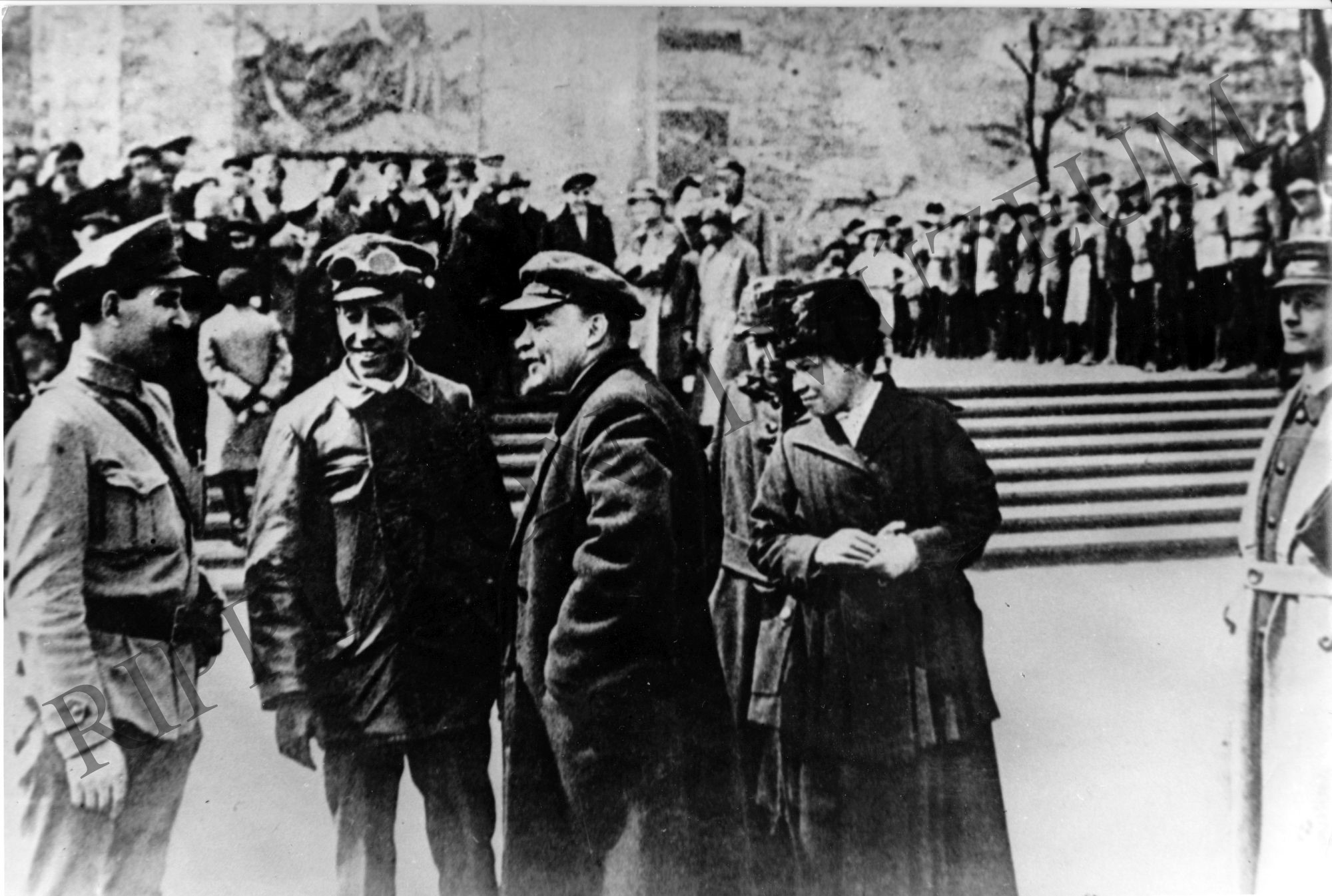 Szamuely, Lenin, Krupszkaja