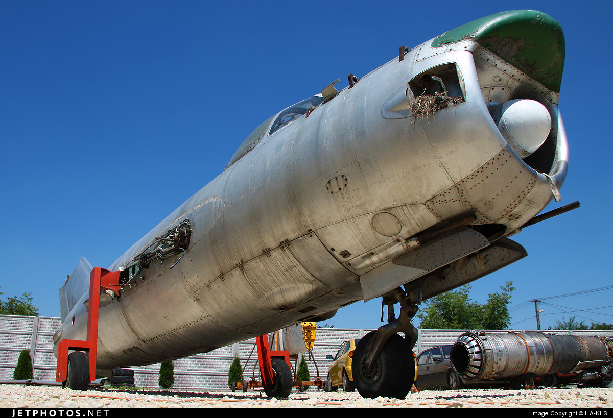 MIG-17 838