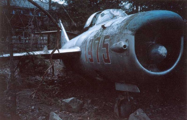 MIG-17 838