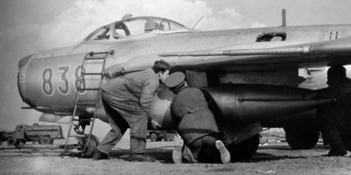 MIG-17 838