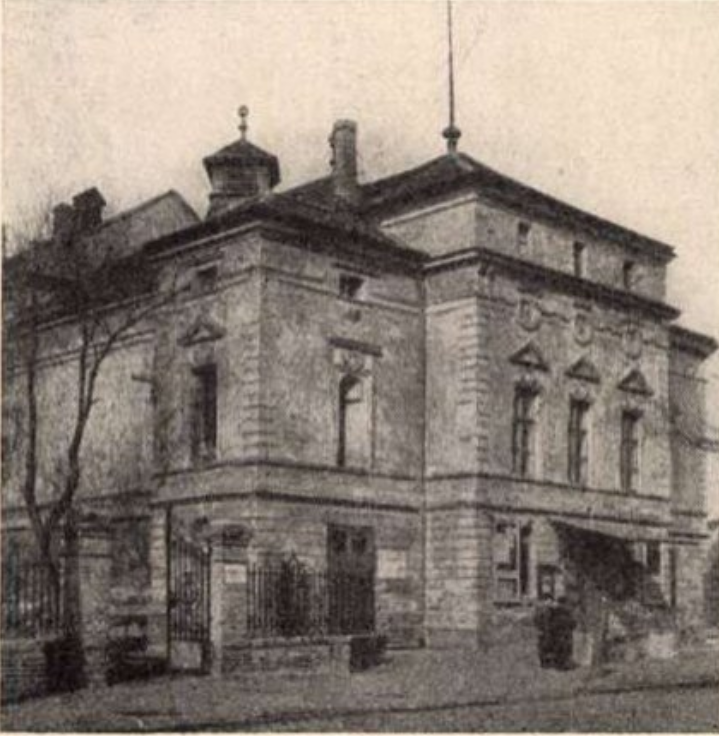 színház