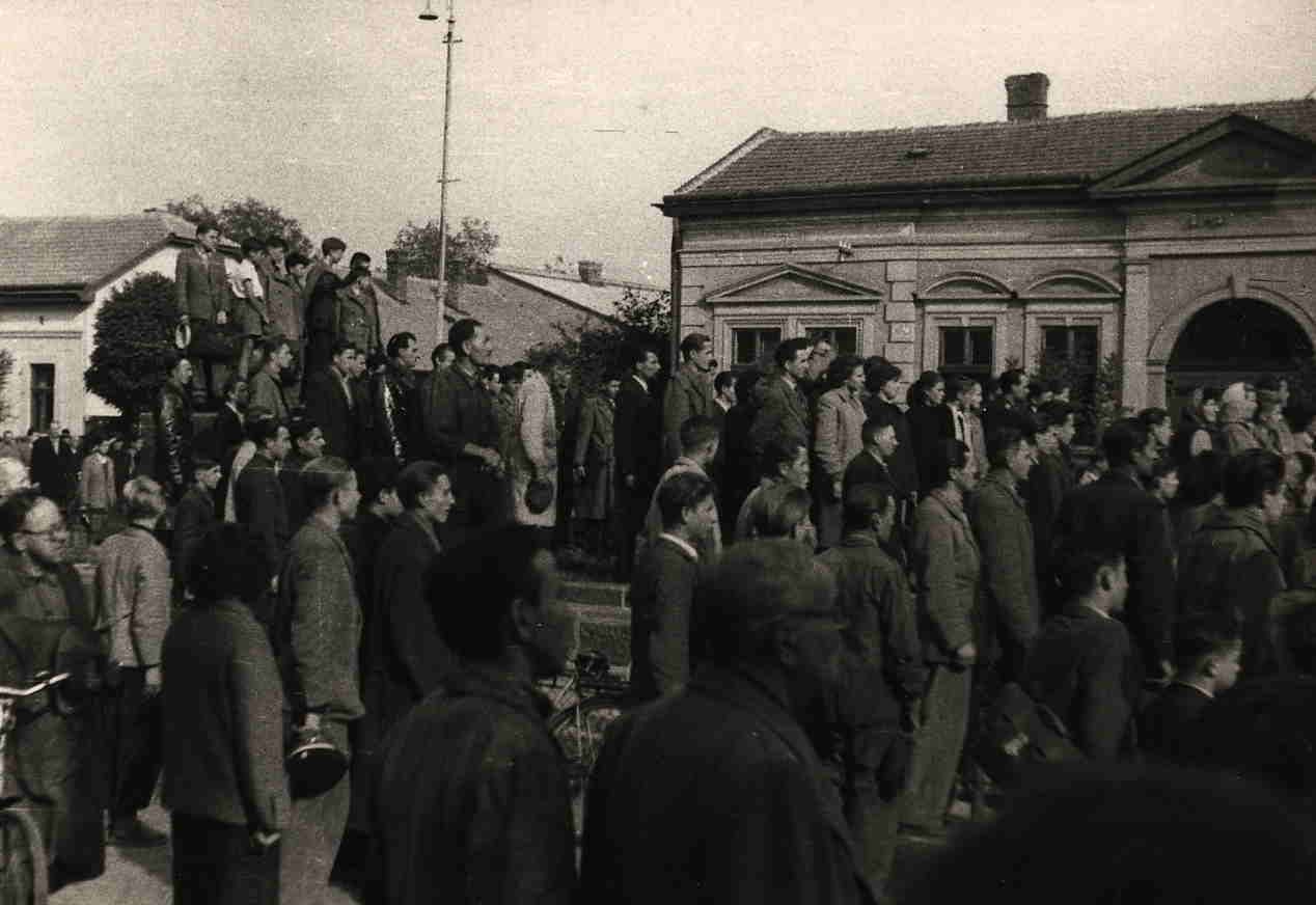 Nyíregyháza, 1956 október 27.Lovasszobor ledöntése