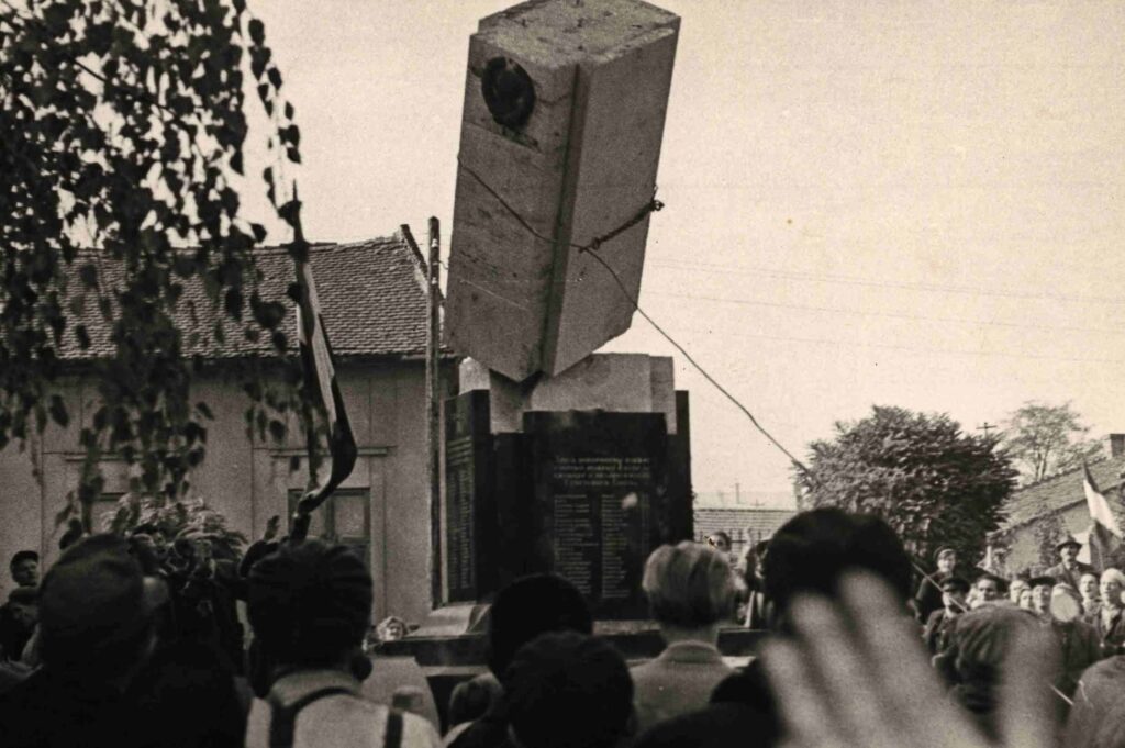 Nyíregyháza, 1956 október 27.Lovasszobor ledöntése